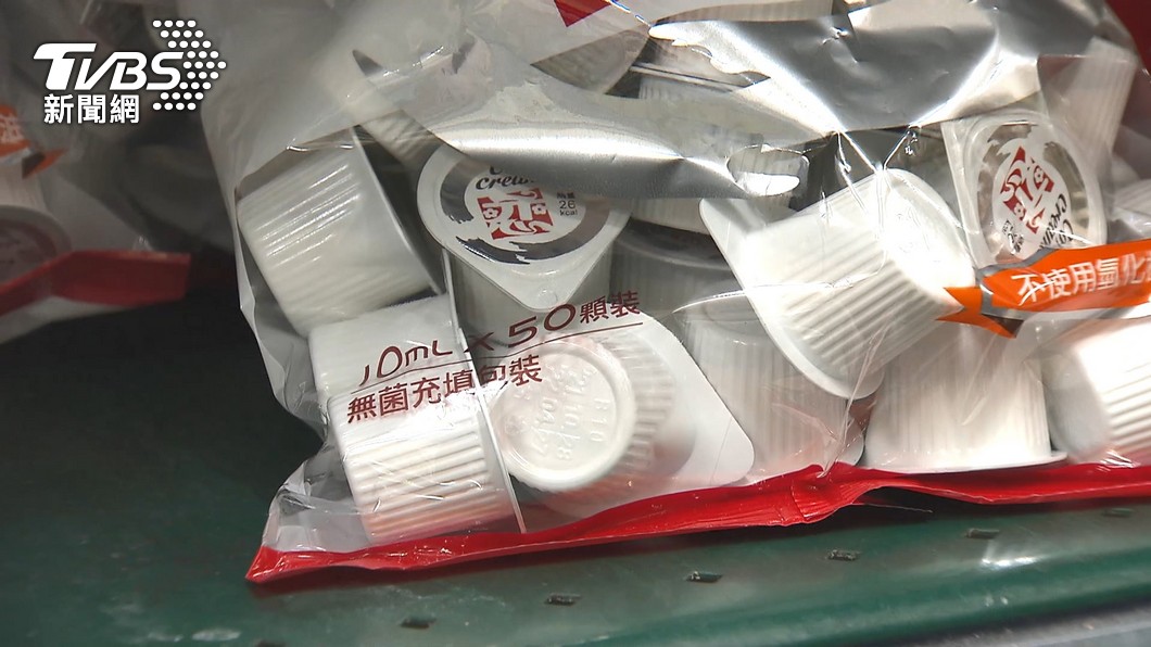 市售珍奶大多都是加奶精。(圖/TVBS資料畫面)