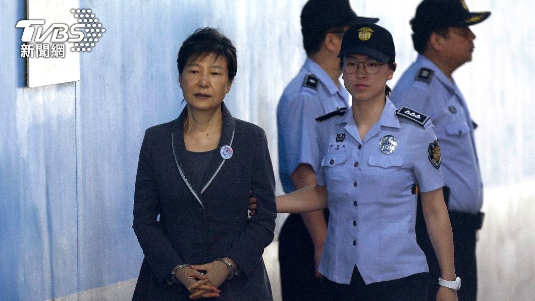 獨裁者之女到閨蜜亂政 朴槿惠從政路陰霾揮不去