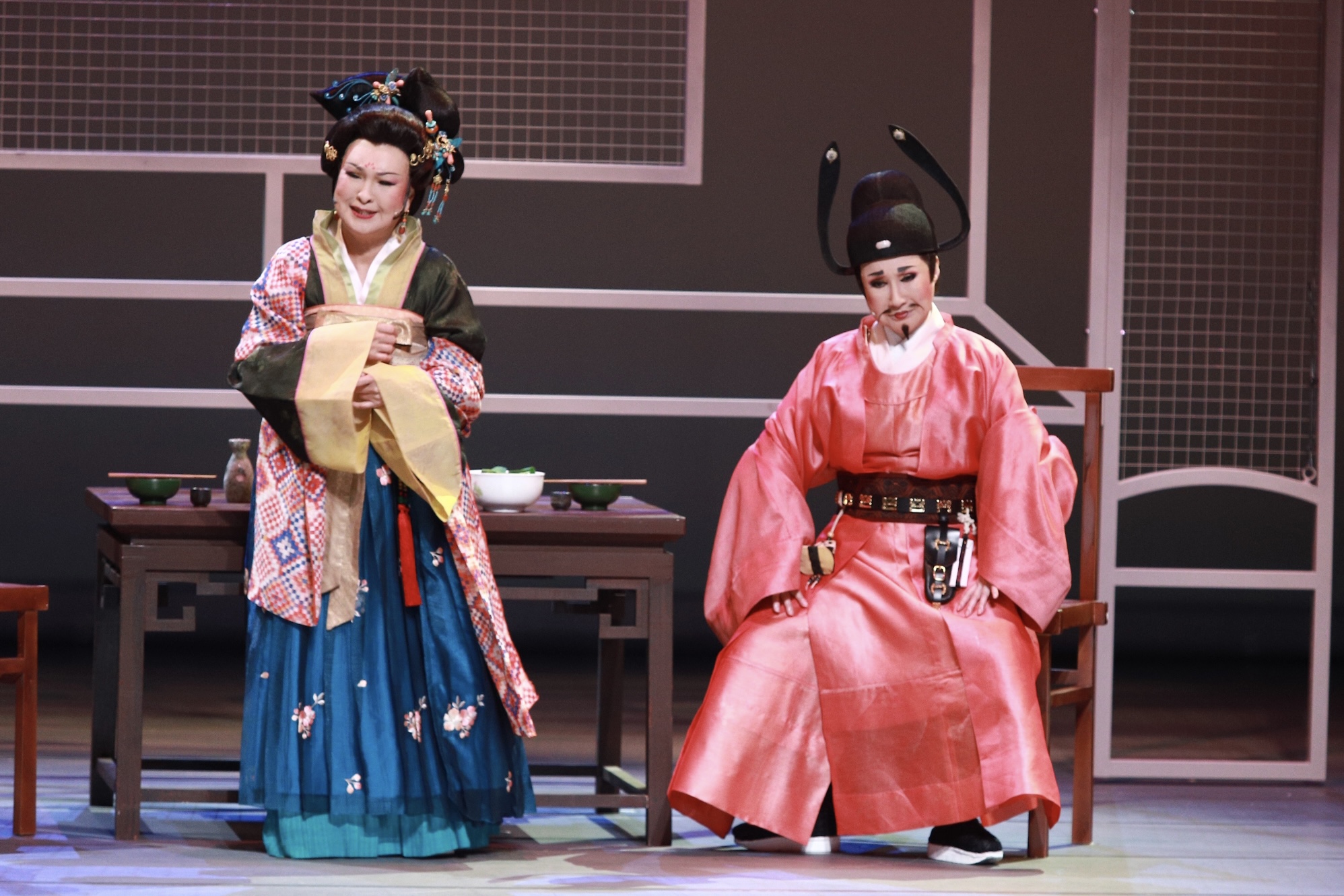 小咪(圖左)、王金櫻感謝唐美雲願意重現經典好戲。(圖/民視提供)