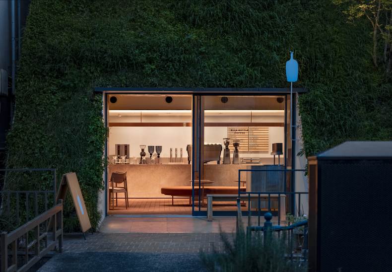 Blue Bottle Coffee Shiroiya Cafe ©Ben Richards