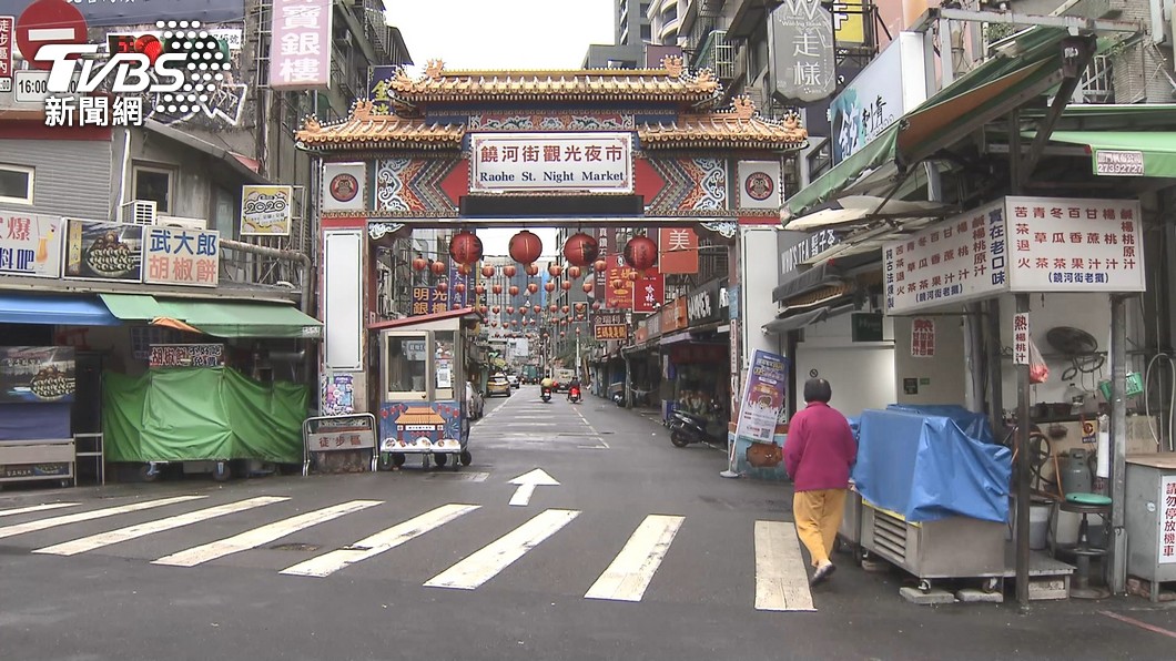 饒河夜市停業清消。（圖／TVBS）