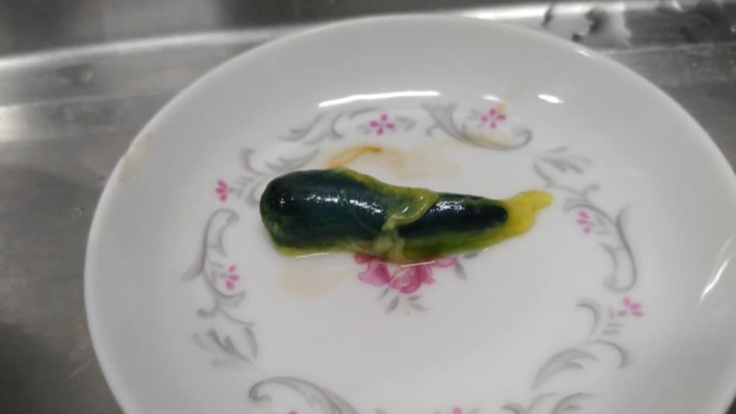 自製雞油驚見「詭異藍綠色條狀物」 內行人急喊:別弄破