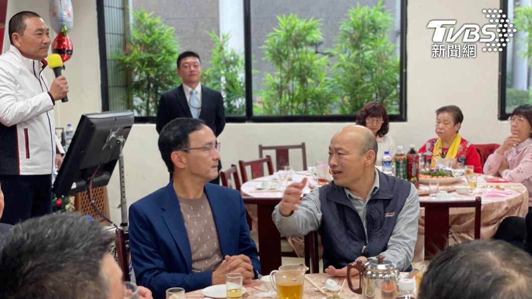 韓國瑜、朱立倫、侯友宜三人合體同框。(圖/台北市議員鍾小平提供)