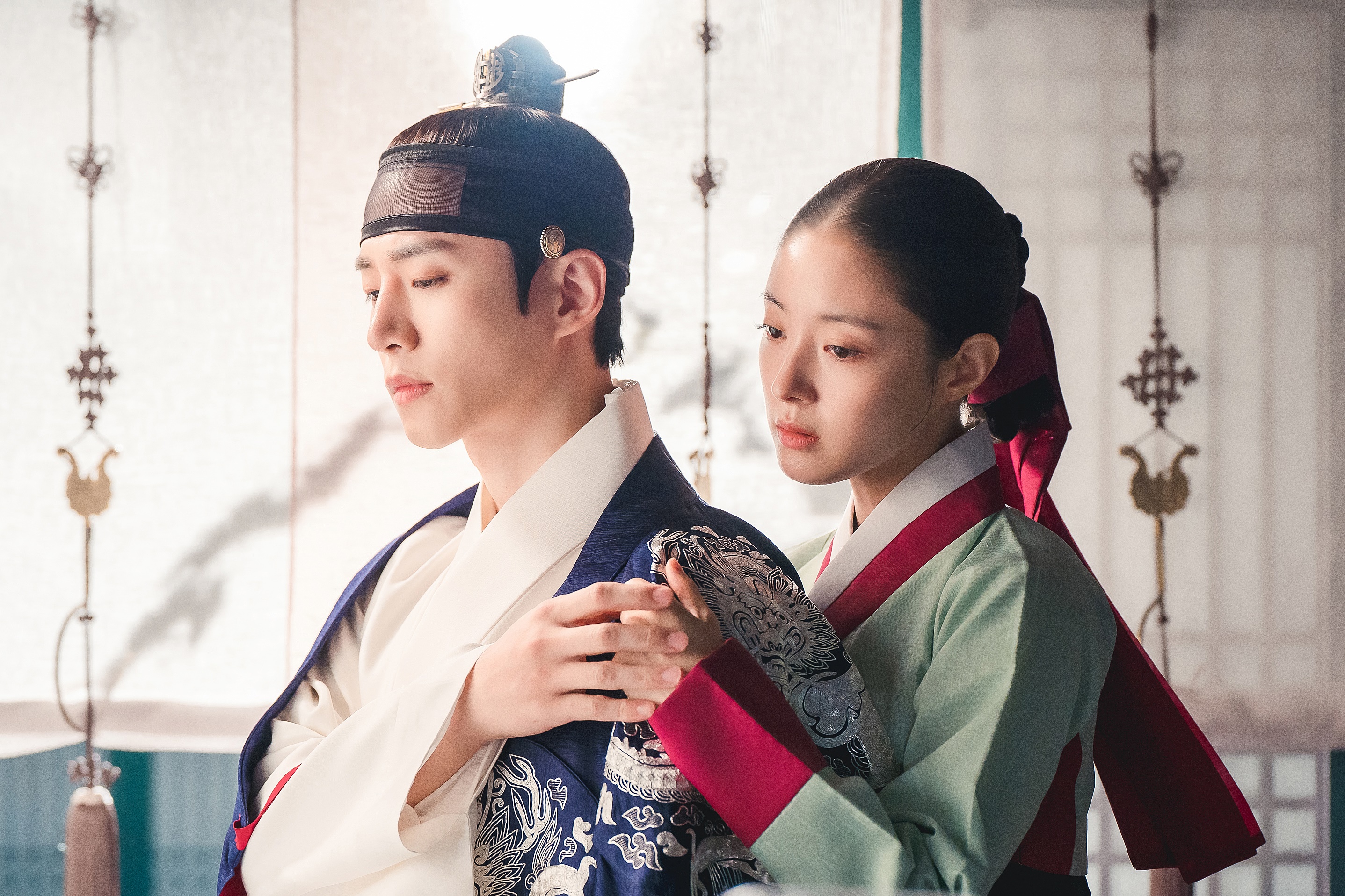 李俊昊、李世榮主演浪漫宮廷古裝劇《衣袖紅鑲邊》。(圖/friDay影音提供)