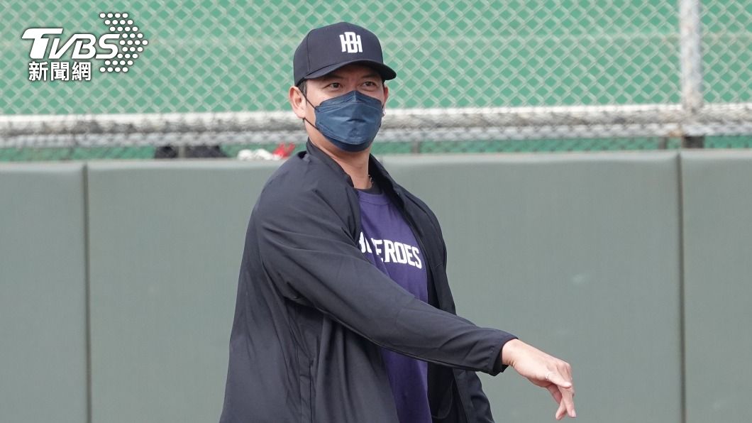 首次父子同台出席棒球營 王建民:小兒子想打NBA