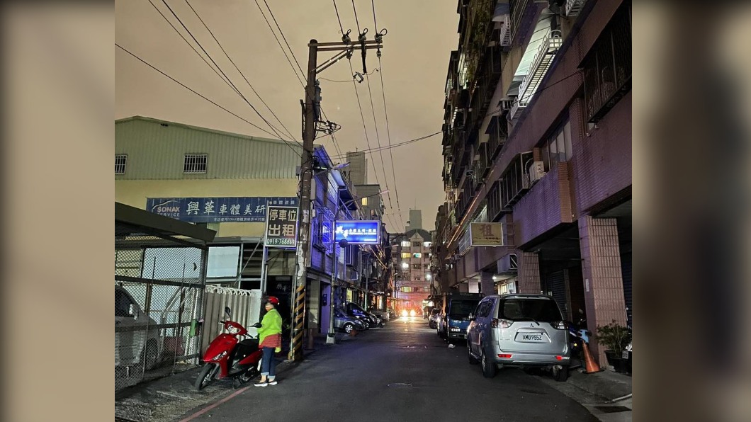 耶誕夜鳳山路燈大罷工 議員酸:耶誕老人找嘸路!