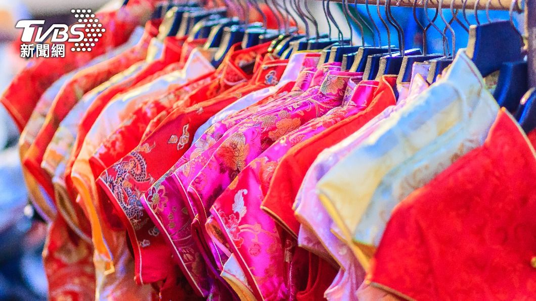 老闆要求女員工尾牙穿旗袍。（示意圖／shutterstock達志影像）
