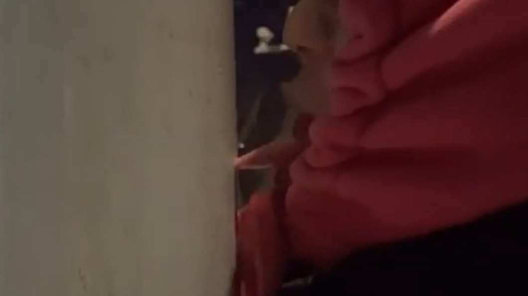 雖然吃苦頭被笑傻,但張男認為這很值得紀念。(圖/翻攝自微博)
