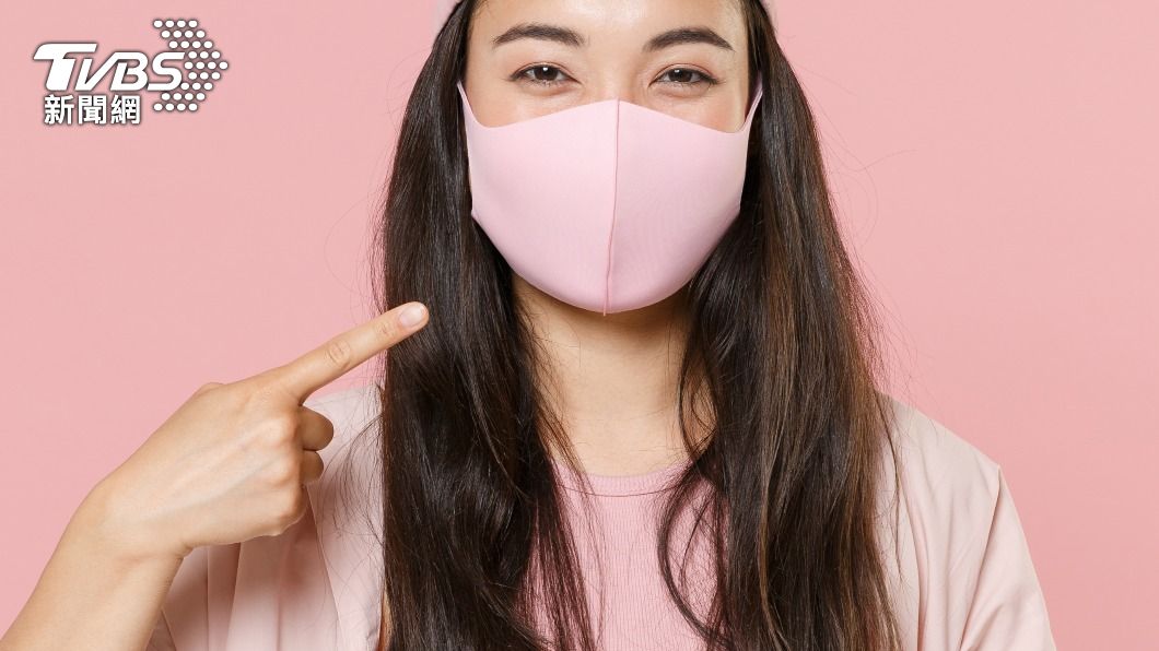 美國醫師稱布口罩對Omicron毫無作用。(示意圖/shutterstock達志影像)