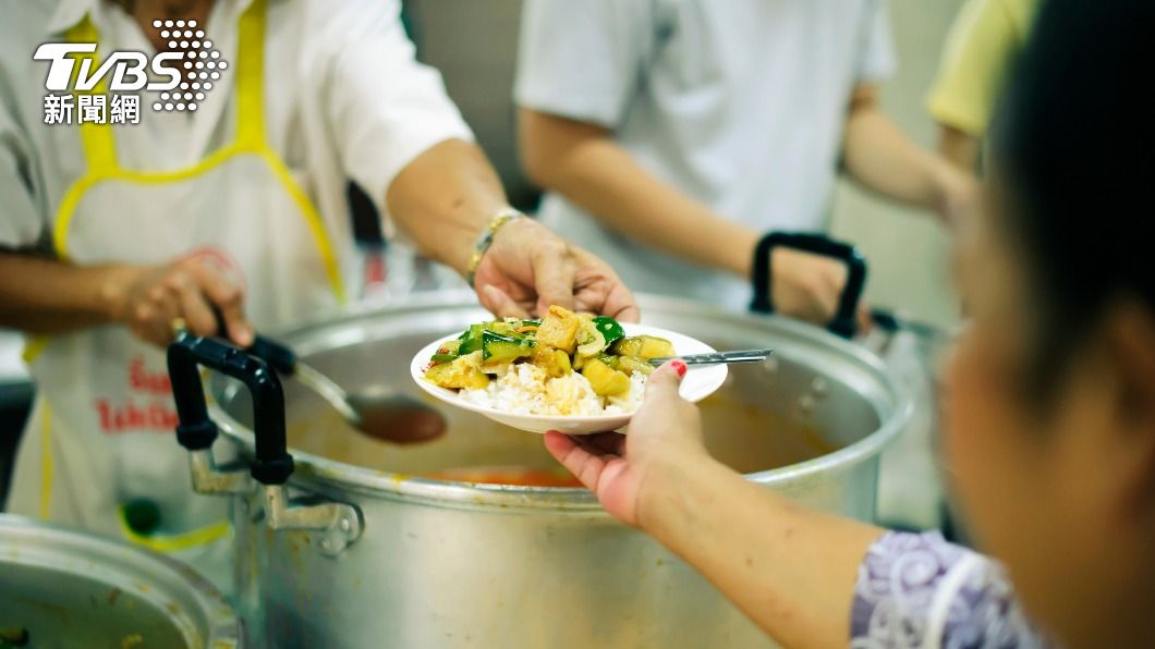 營養午餐製作手法繁複。（示意圖／shutterstock達志影像）
