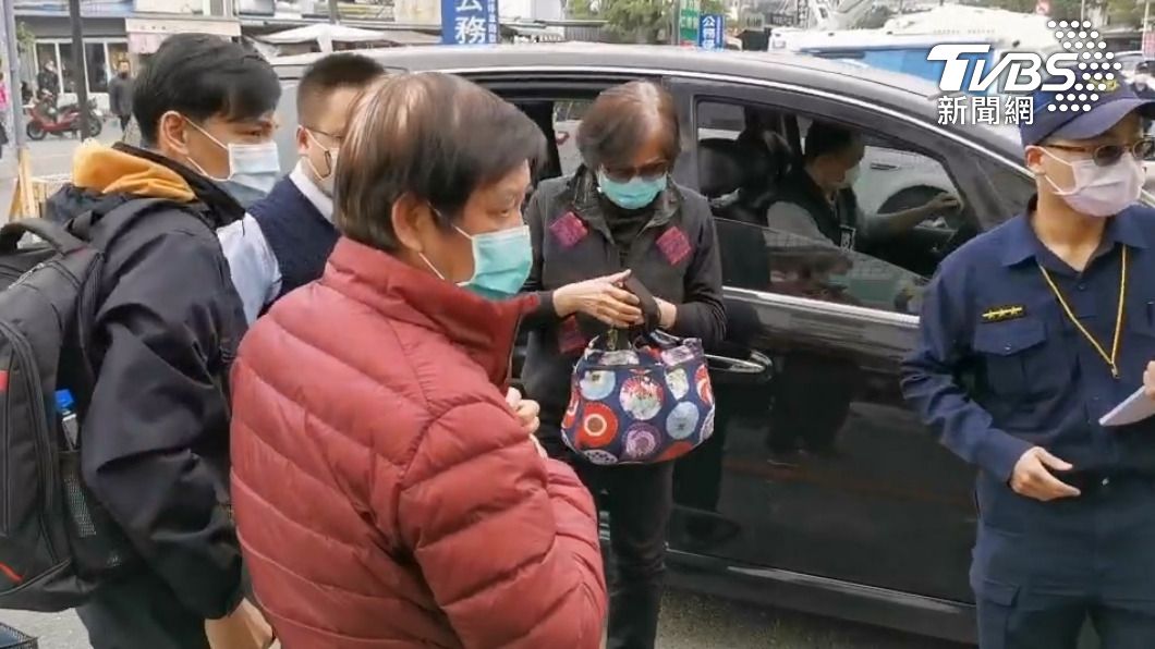 酒駕拆散一家四口!婦人慘死 年邁雙親悲痛赴殯儀館相驗