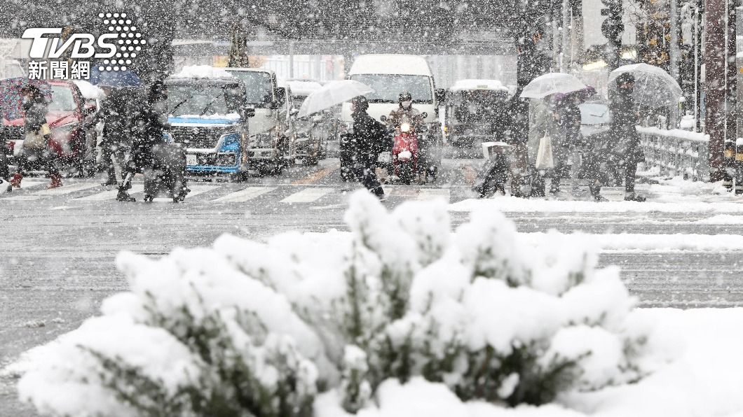 強烈寒流襲日本！降雪量創紀錄　東京睽違45年低溫
