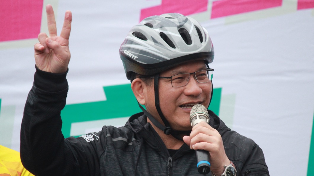 林佳龍曾擔任過台中市長,王世堅認為市長當務之急是要實質推動掌握硬體工程,這點林當初做得很好。(圖/陳亭妃辦公室提供)