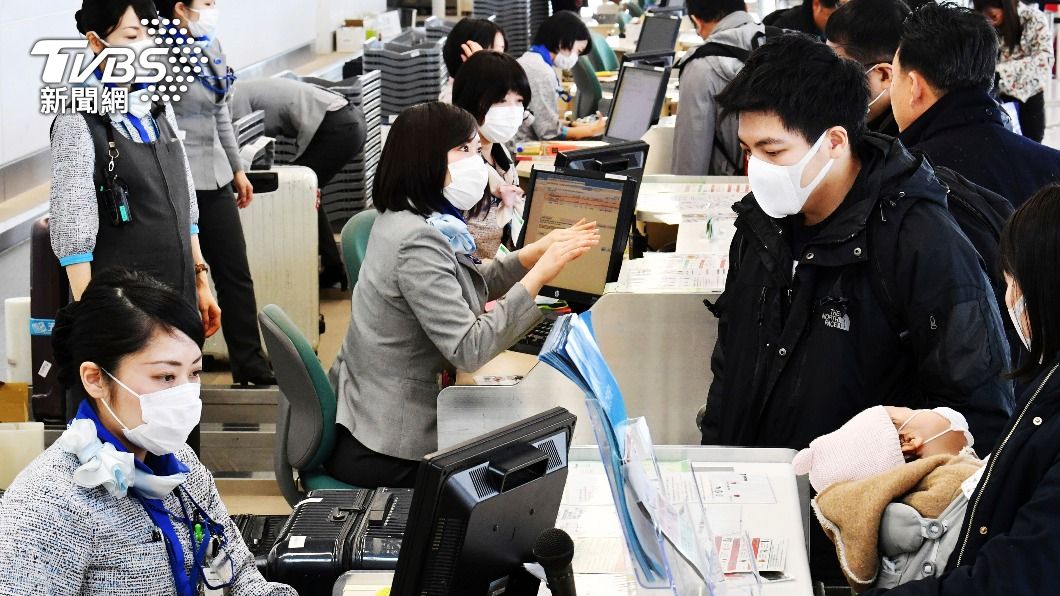 隨著疫苗接種普及,日本國內航空線業績有逐漸好轉,但仍有業者難敵虧損。(圖/達志影像美聯社)