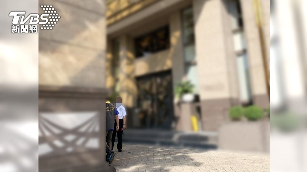 隔離期滿前10小時外出罰20萬　男拒繳豪宅險遭查封