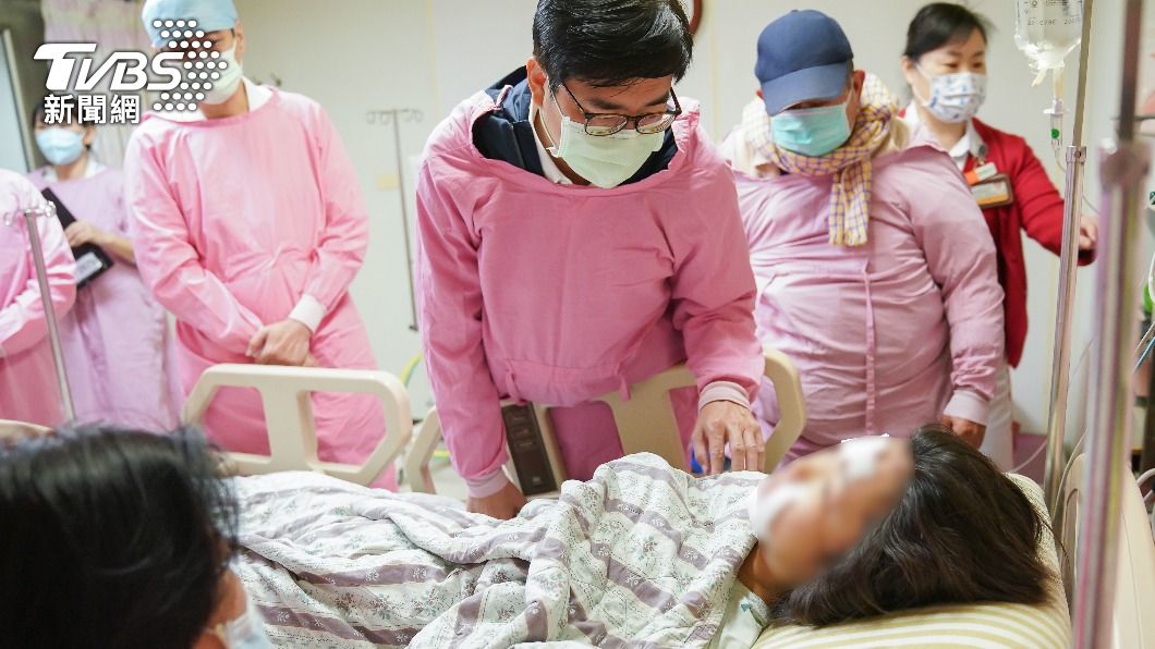 心疼!一家四口遭酒駕撞飛 夫仍不知妻過世病房內激動尋人