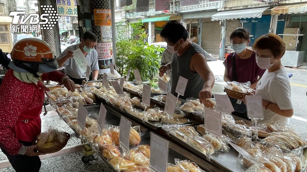 雲林「佛系老闆」麵包售價不超過15元　天天送暖助弱勢