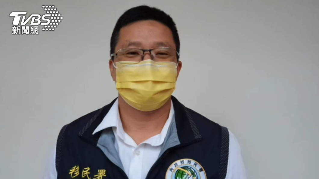 移民署台中市專勤隊長林俊清表示,特地派會講東南亞語專長的同仁,前往梨山衛生所協助施打。(圖/台中市專勤隊提供)