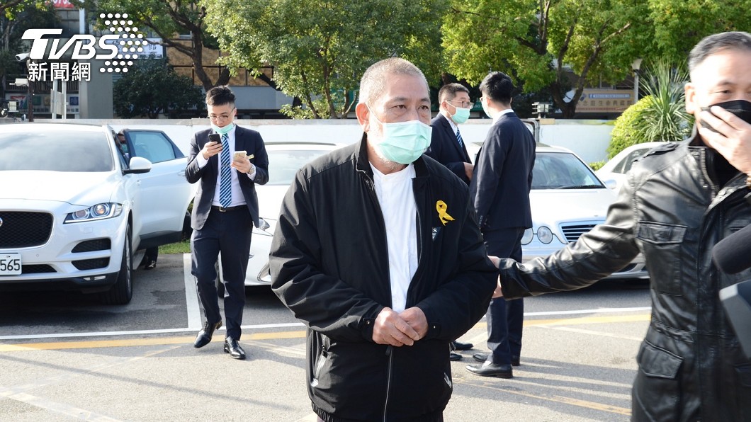 爆靈堂拍桌咆哮爭產!陳松勇二弟駁假哭:不覺得噁心嗎?