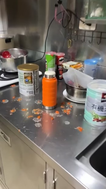 保溫杯爆開。（圖／翻攝自郭主義臉書）