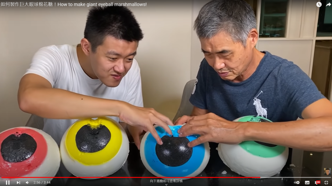 部分網友看完影片後表示不舒服。（圖／翻攝牛排YouTube）