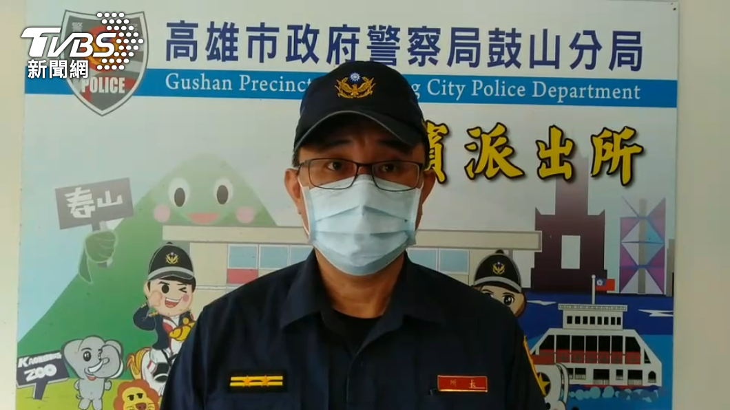 高雄市鼓山分局新濱派出所長莊顯郎說明案情。(圖/警方提供)