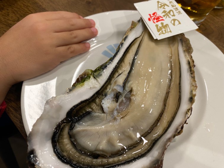 巨無霸牡蠣。(圖/翻攝自MitsuPongPong推特)
