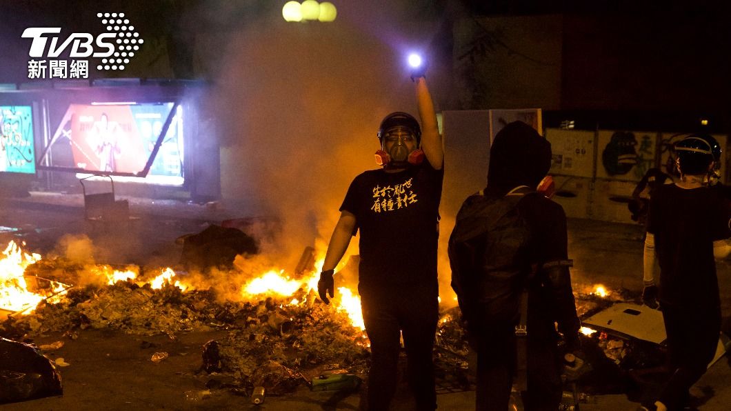 香港反送中運動當時,中文大學爆發警民衝突。(圖/達志影像美聯社)