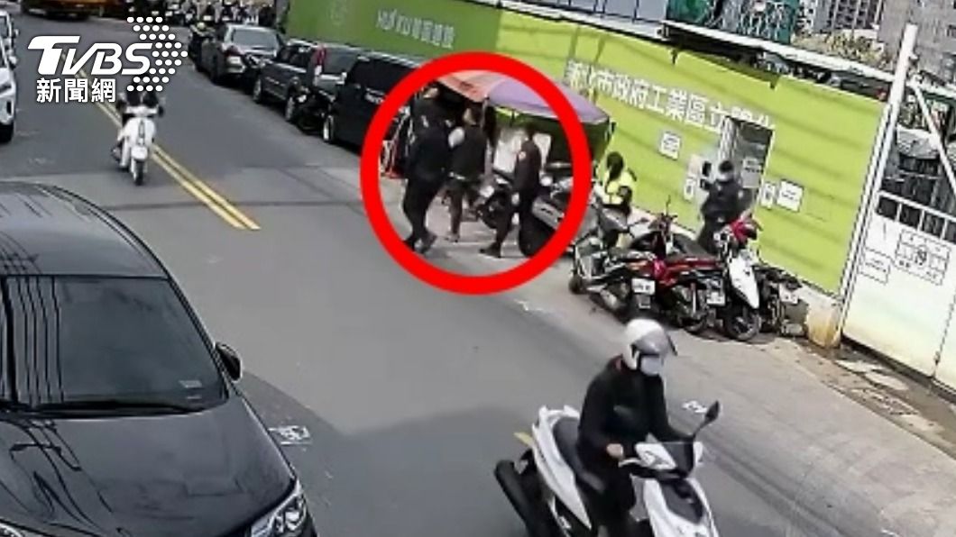 不滿他「工作太懶散」！工人持摺疊刀 怒砍同事
