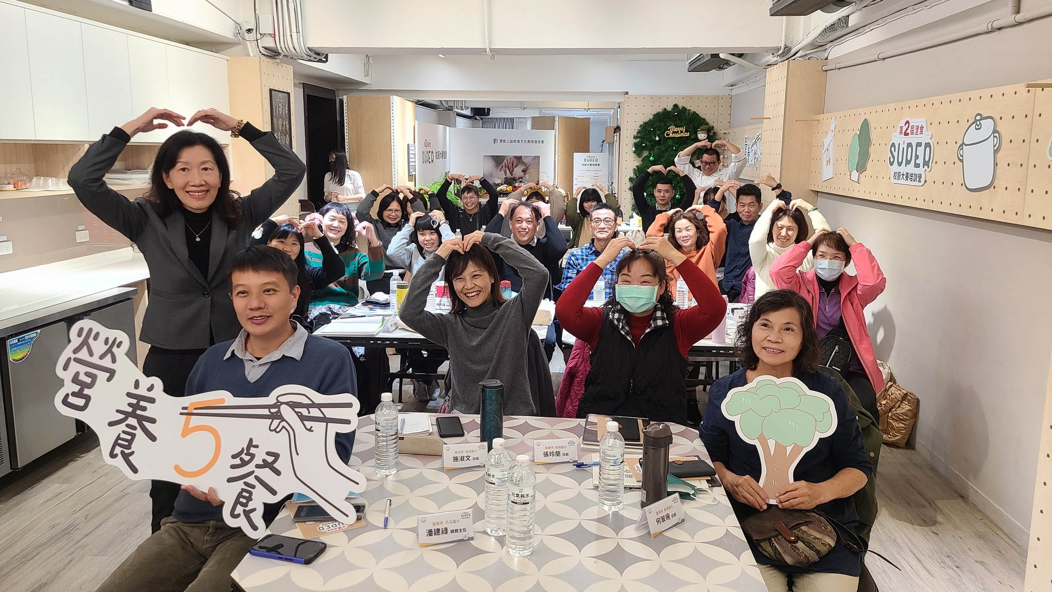 10組決賽團隊12月聚首台北,展開為期兩天的培訓營隊。(圖/翻攝自灃食公益飲食文化教育基金會臉書)