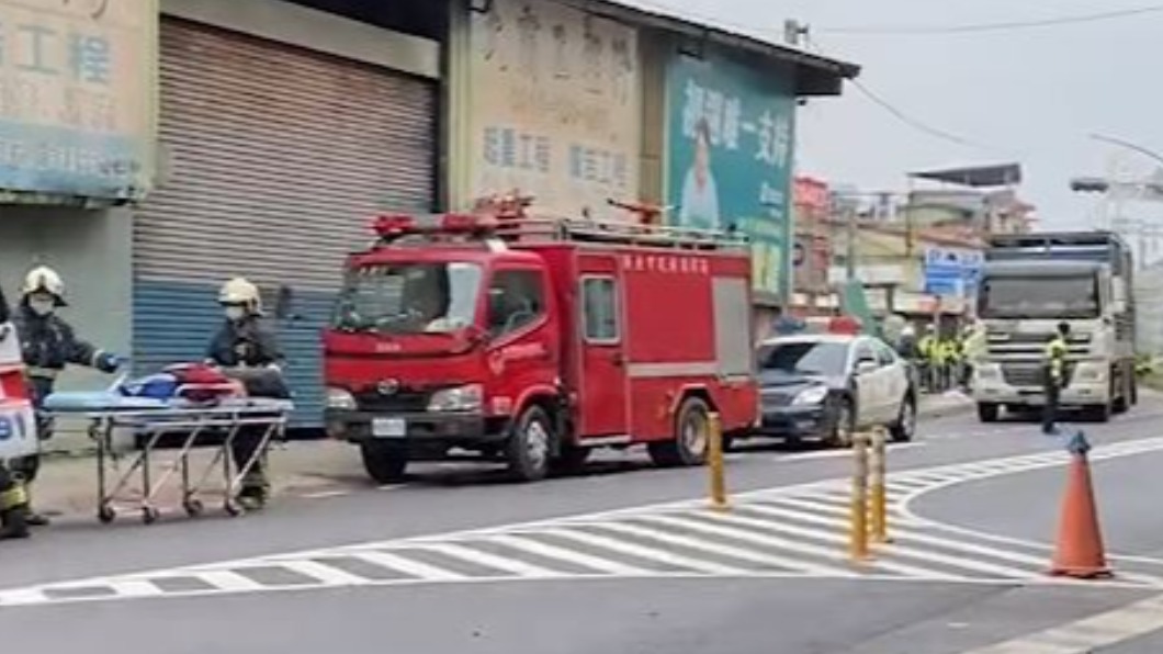 警消到場處理。(圖/翻攝自記者爆料網)