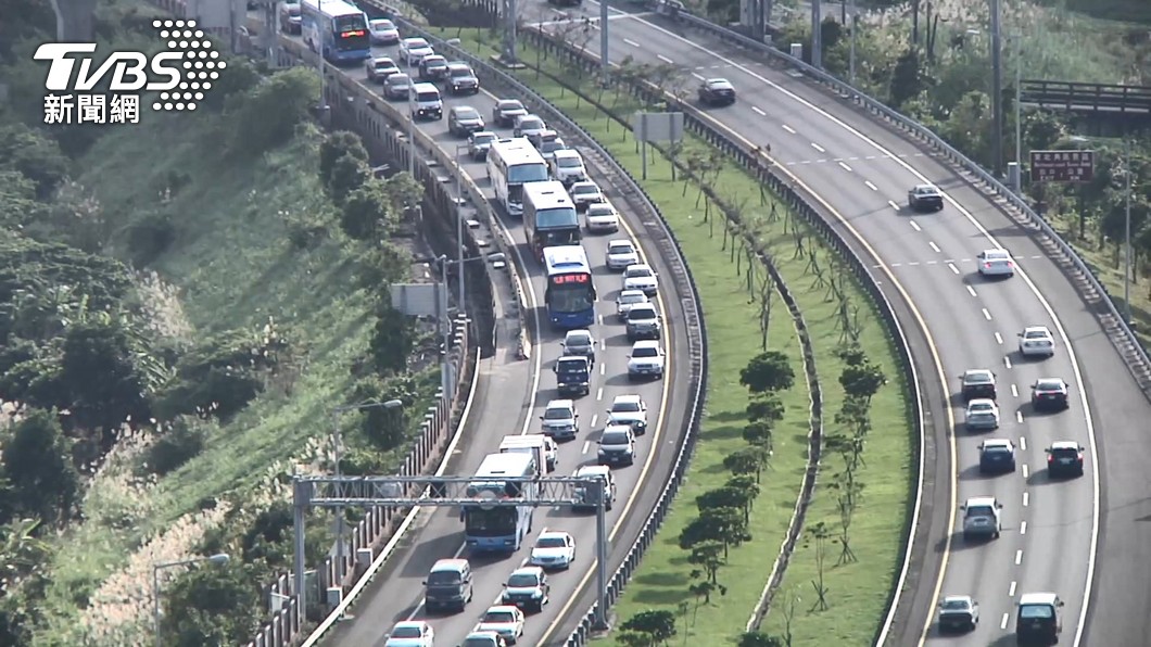 初二避車潮!注意這15地雷路段 國5南下塞10小時