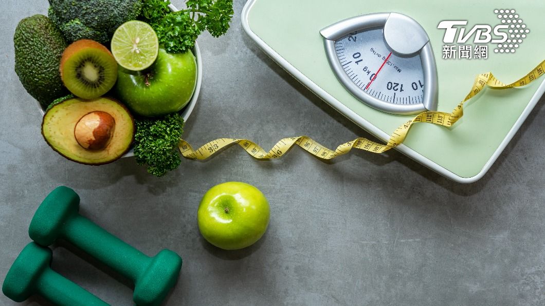 斷食不但可以減重,還可以幫助血壓穩定、抗氧化、增加DNA修復。(示意圖/shutterstock達志影像)