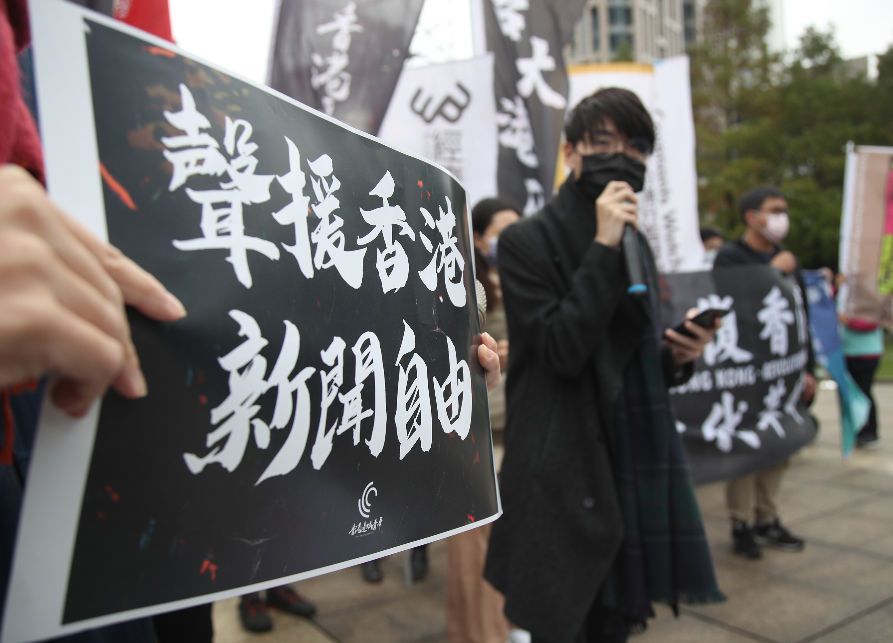 香港《立場新聞》前高層煽動罪成立 歐盟聲援:停止起訴記者