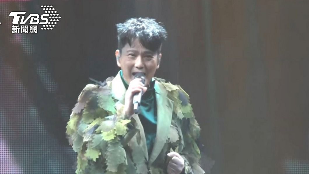 張信哲遭大陸網友檢舉為賭博網站代言。(圖／TVBS)