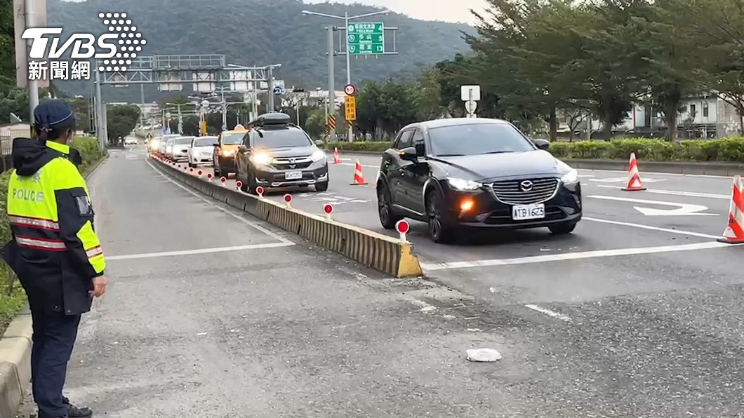 王國材提遊覽車當「類火車」救花東五一運輸 傅崐萁:回堵開得動?