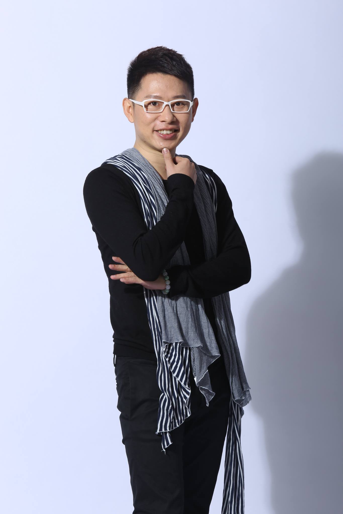 艾菲爾老師專攻塔羅與生命靈數,將為觀眾朋友精闢解析2022年運勢。(圖/翻攝艾菲爾老師臉書粉絲專頁)