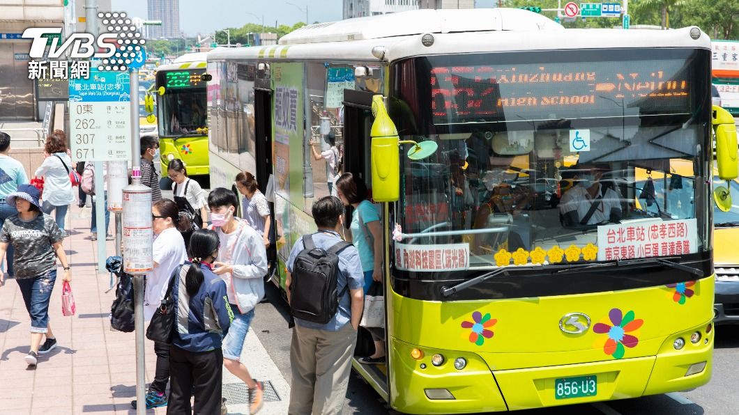 趕公車1分鐘爆發力的心肺訓練,相當於「間歇劇烈運動」。(示意圖/shutterstock達志影像)
