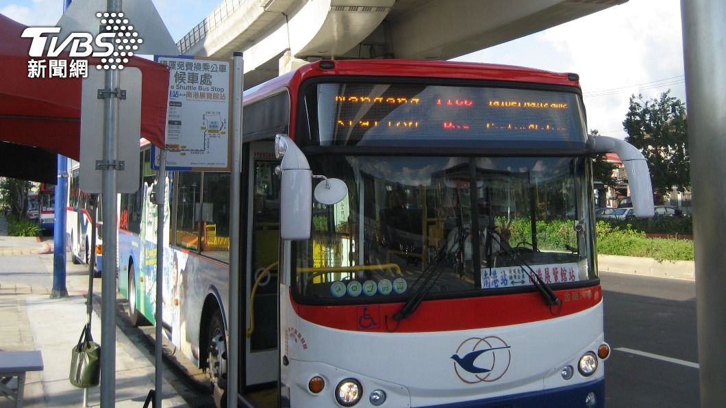 北市111年公車站遭違停逾4萬件 警春節加強取締