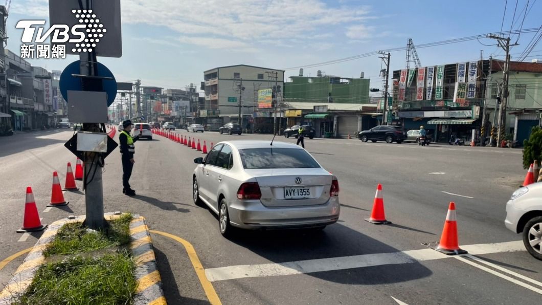 元旦連假車潮湧墾丁!水底寮南下段塞 中午已破2萬輛