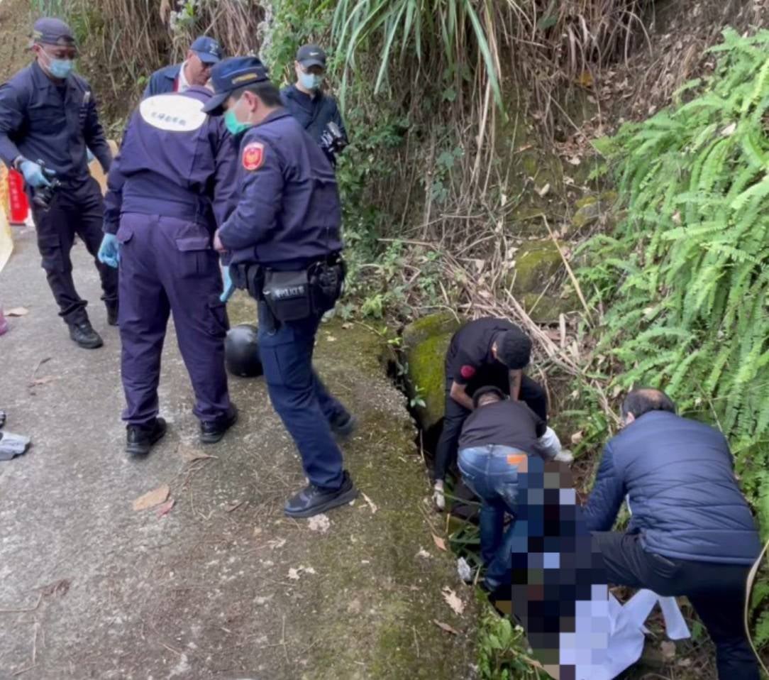 江女聯手男友狠心殺父,並棄屍太平山區。(圖/警方提供)