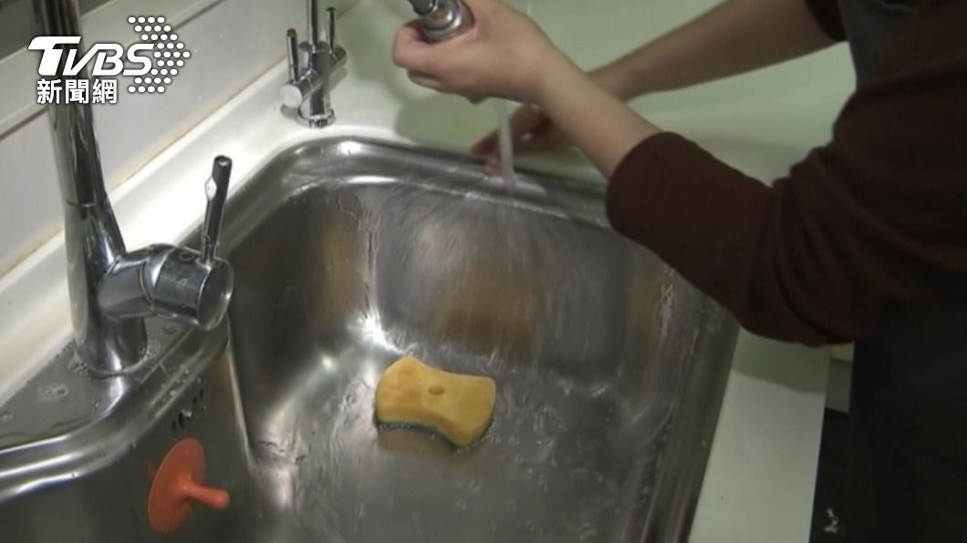 婆婆還會貼心地幫忙打掃家中。（圖／TVBS資料畫面）