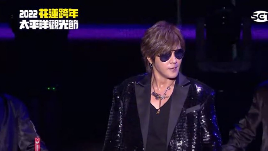 羅志祥回歸炸翻花蓮!爆汗唱跳「親民自拍」10萬粉暴動