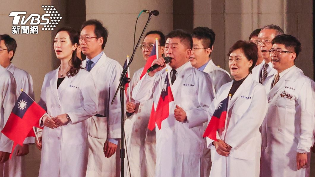 封麥後首開金口! 陳時中率60醫護領唱國歌:有點緊張