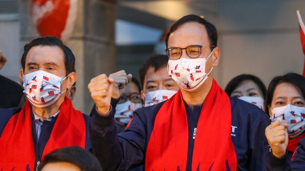 國民黨今（1日）在黨部前舉行元旦升旗。（圖／國民黨提供）