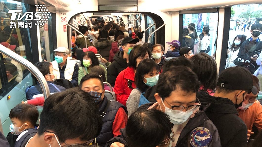 高雄跨年雙舞台湧23萬人 輕軌運量創營運來新高