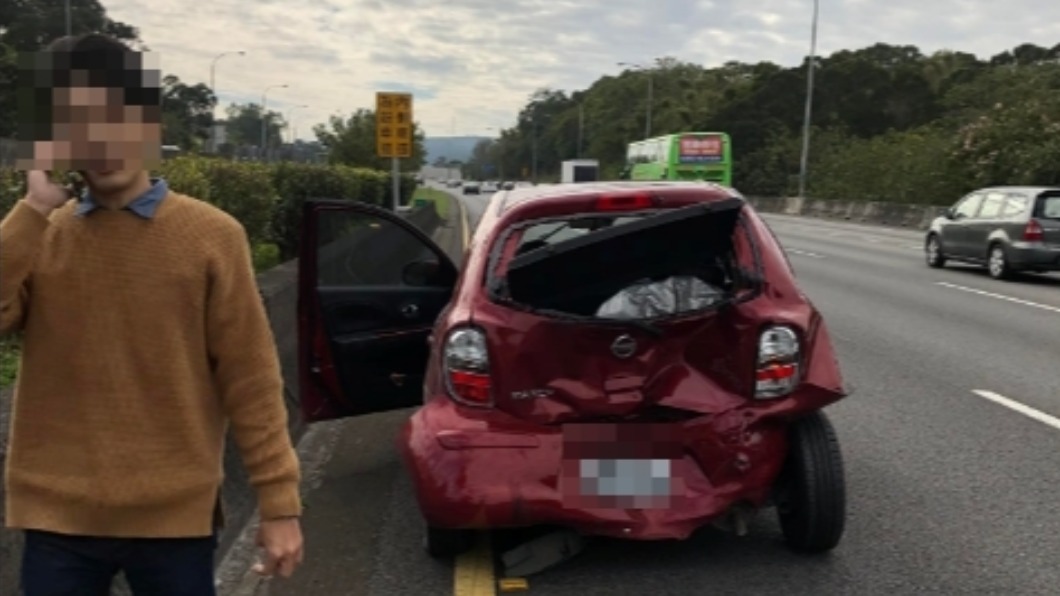 國道遭追撞車尾全爛 車主怒PO網追緝肇逃駕駛