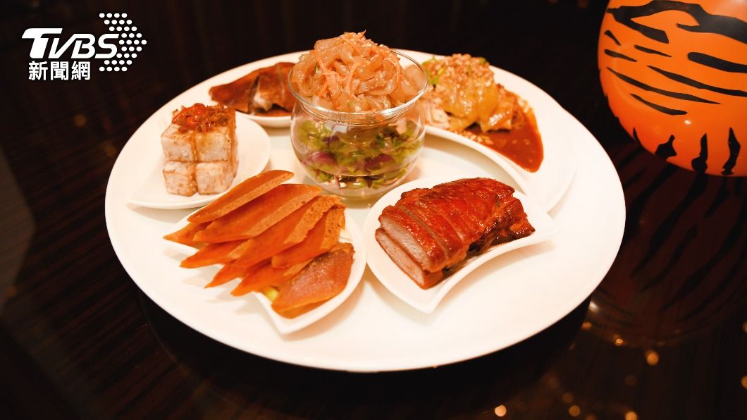 用餐現場還有「虎虎生風」的主題布置。(圖/台北W飯店提供)