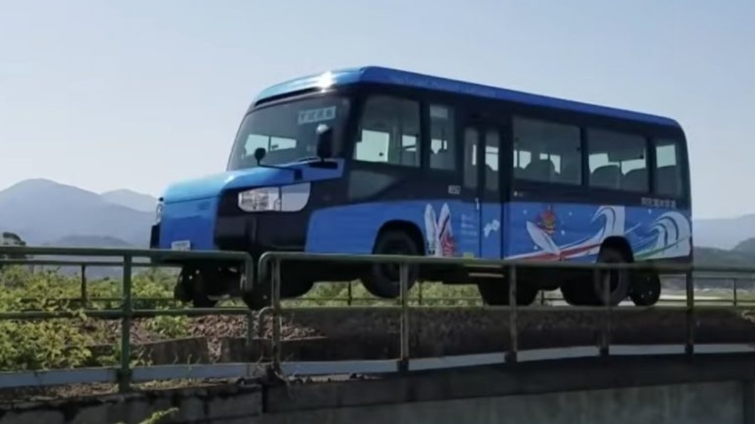 火車還是汽車？日本曝驚人創舉打造鐵路、道路兩用車