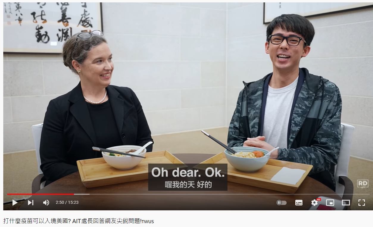 阿滴放筷子的方式惹議。(圖/翻攝自阿滴英文YouTube)
